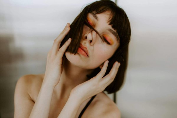 Secrets pour Élever Votre Style Automnal grâce à des Accessoires en Bois